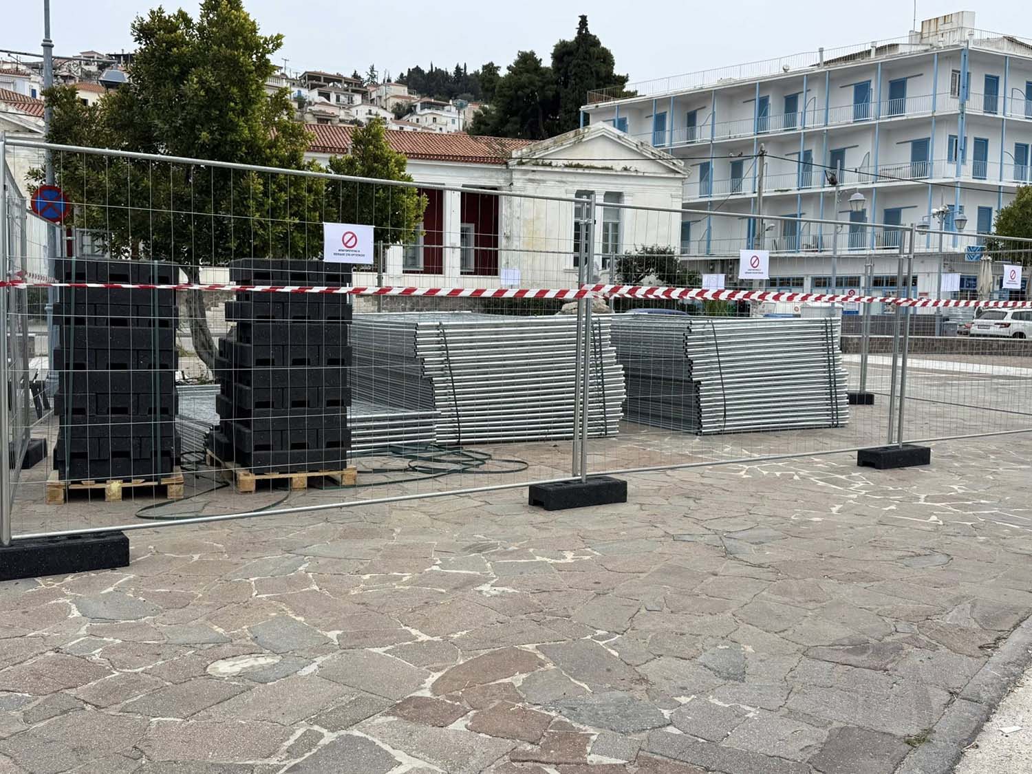 ΥΠΟΓΡΑΦΗ ΣΥΜΒΑΣΗΣ ΓΙΑ ΤΟ ΕΡΓΟ «ΑΝΑΒΑΘΜΙΣΗ ΚΑΙ ΕΚΣΥΓΧΡΟΝΙΣΜΟΣ ΤΟΥΡΙΣΤΙΚΟΥ ΚΑΤΑΦΥΓΙΟΥ ΠΟΡΟΥ»